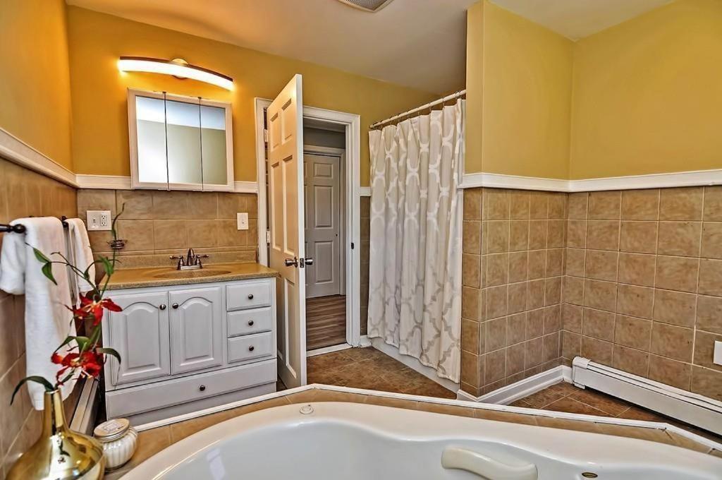 Charming Cottage Historic Falmouth Cape Cod Near Beach And Downtown 2Br 1Bath Deck Eksteriør billede